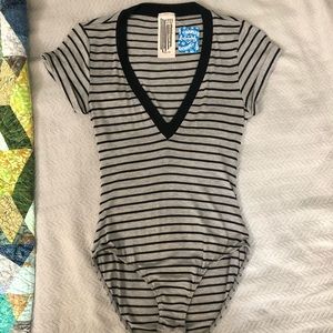V-neck Free People bodysuit XS